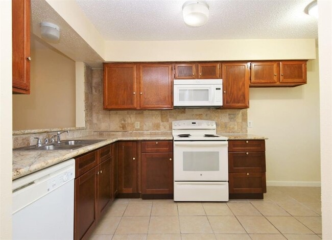 Building Photo - 2115 E Weldon Dr