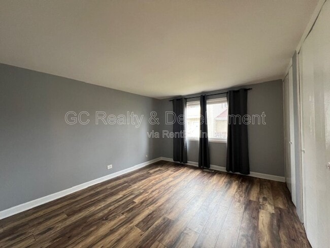 Building Photo - 37 Tonset Ct