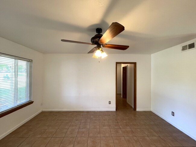 Building Photo - 1817 Hardy Dr