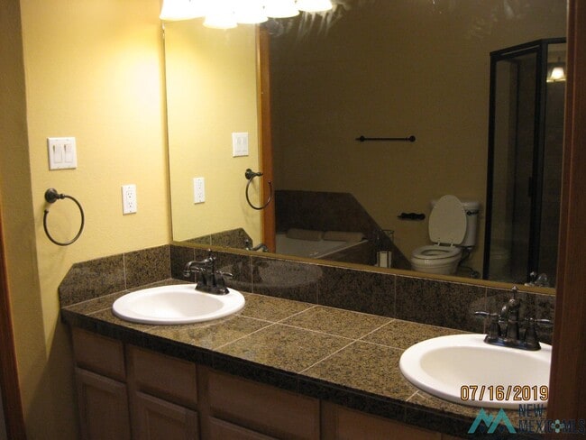 Building Photo - 808 Laurelwood Dr