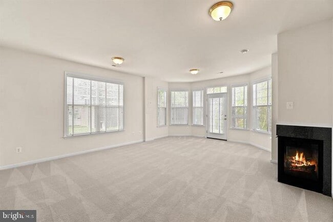Building Photo - 14160 Catbird Dr
