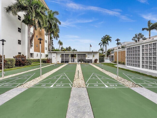 Building Photo - 3020 NE 16th Ave