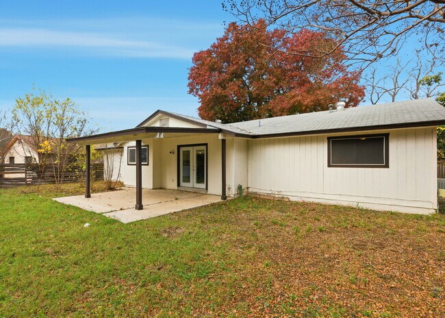 Building Photo - Updated 3 Bedroom Home in Northside ISD with Pool Access