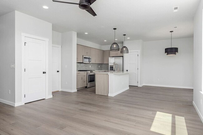 Building Photo - 6821 W Riverwood St