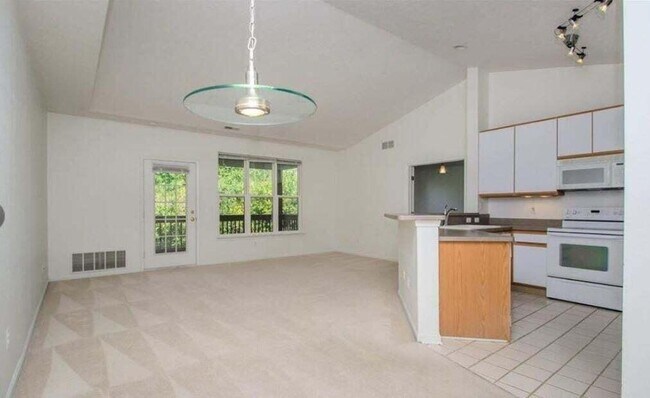 Building Photo - 1430 Fox Pointe Cir