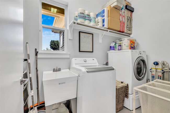 Building Photo - 5021 Nichols St