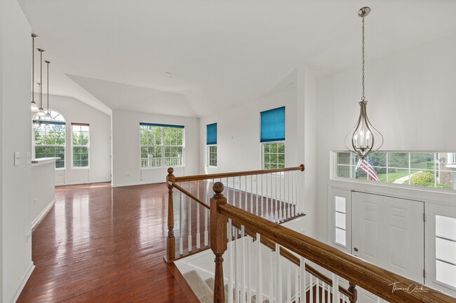 Building Photo - 2528 Dunraven Ave