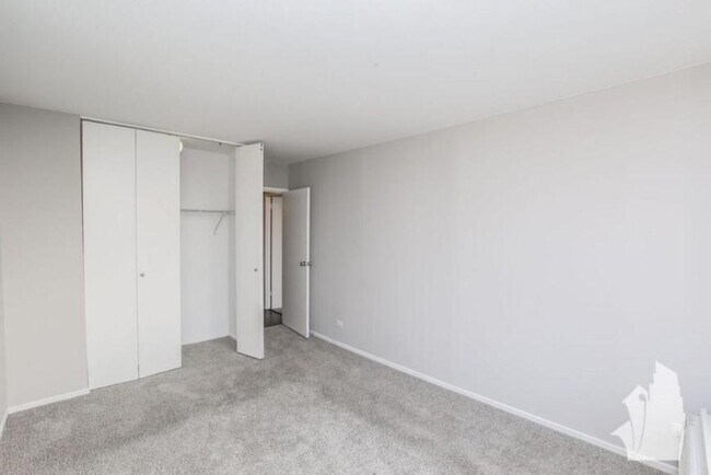 Building Photo - 0 bedroom in Chicago IL 60613