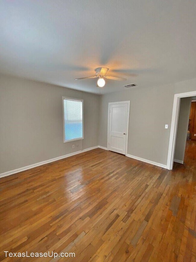 Building Photo - 2 br, 1 bath House - 2031 Katy St