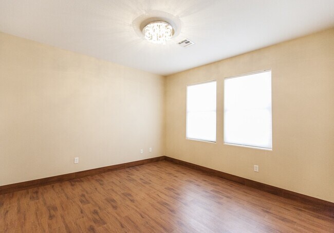 Building Photo - Rhodes Ranch Golf Course View