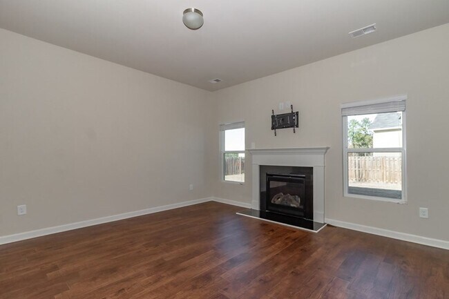 Building Photo - 4702 Southwind Rd