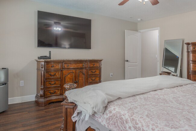 Building Photo - 33721 Spring Dr