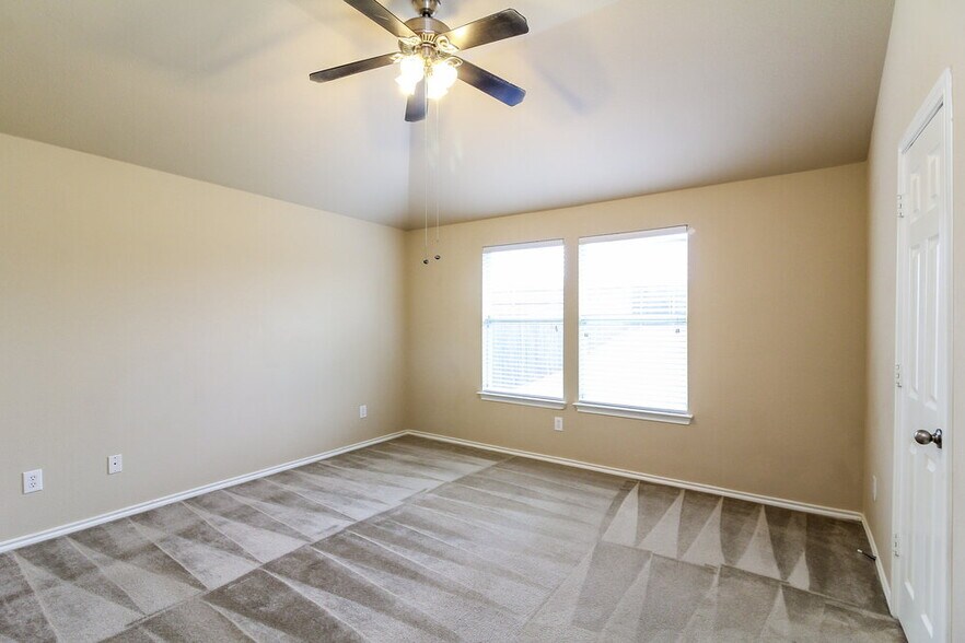 Building Photo - 822 Sycamore St