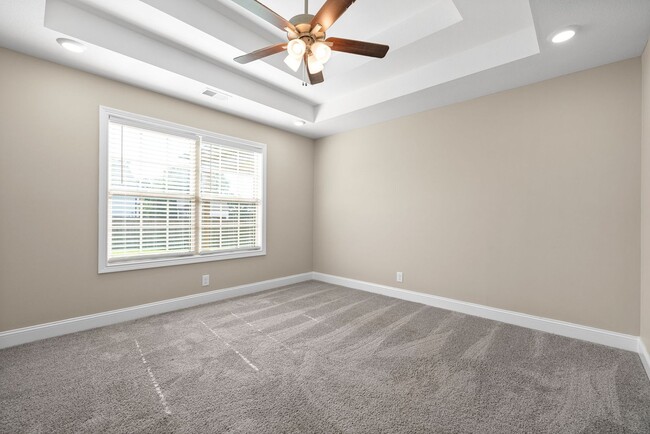 Building Photo - Pet Friendly Three Bedroom!