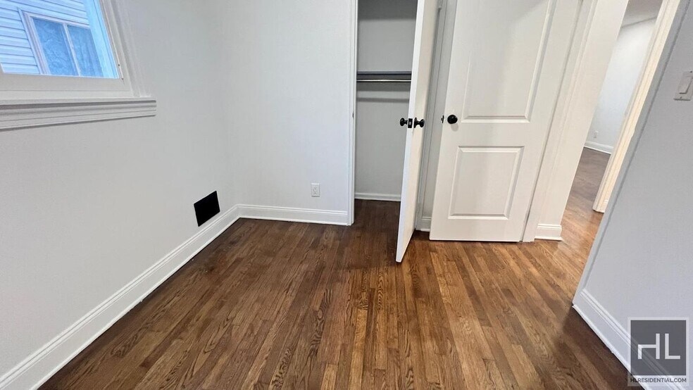 Building Photo - 256 STREET