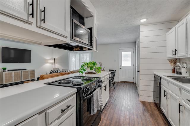 Building Photo - 6022 Highcrest Dr