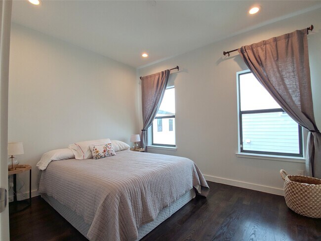 Building Photo - 4307 Schuler St