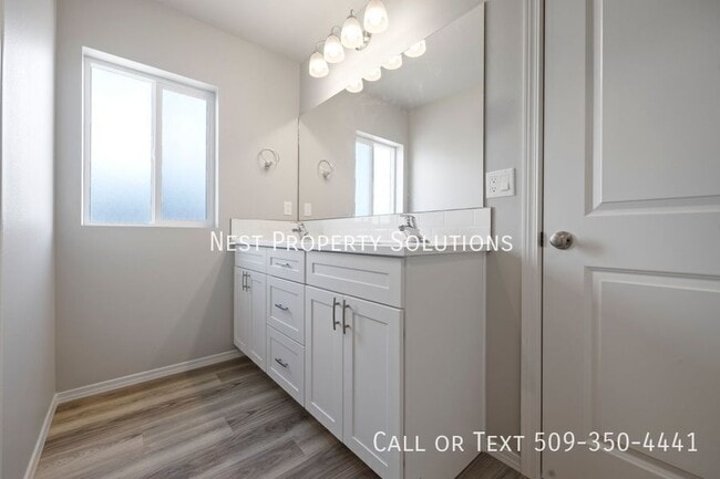 Building Photo - 913 N Washington Ct