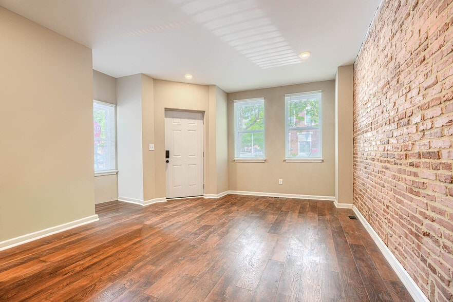 Building Photo - 446 N Linwood Ave