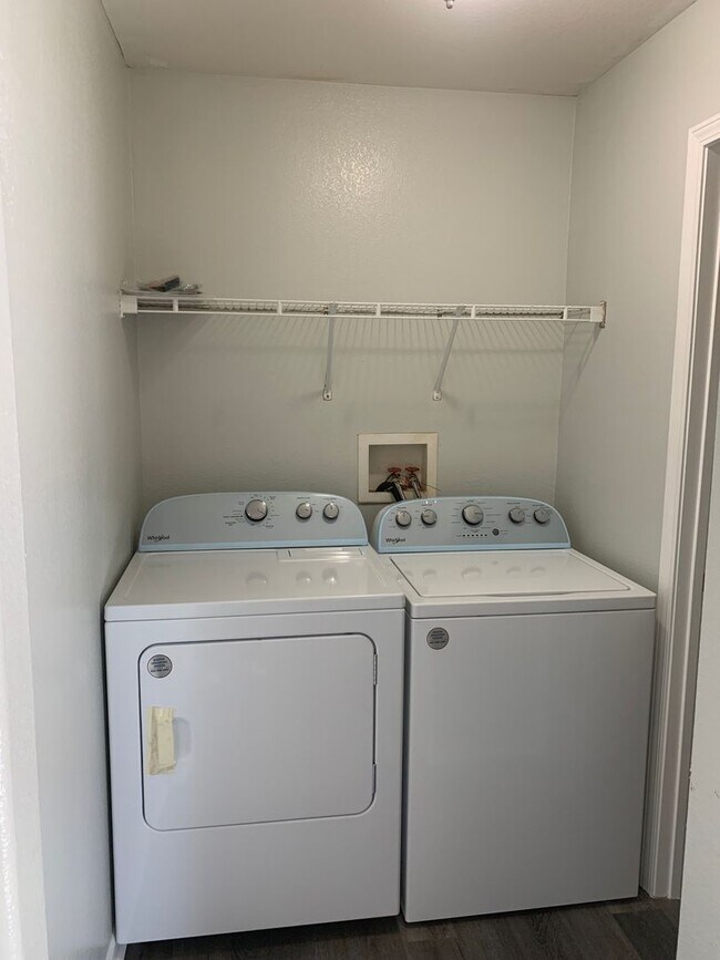 Building Photo - Super cute and updated with fresh paint, new floors, some fixtures, and all appliances.