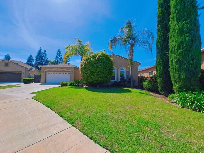 Building Photo - Move-in Special: Half Off the 1st Month's Rent – Charming 4 Bedroom House To Call Home!