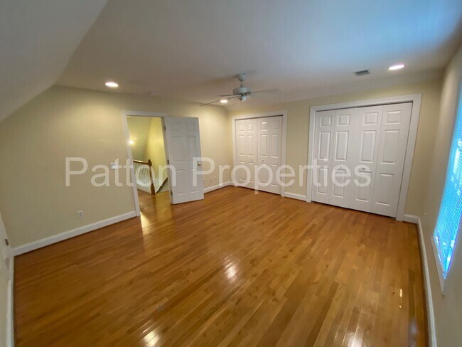 Building Photo - 323 S Pickens St