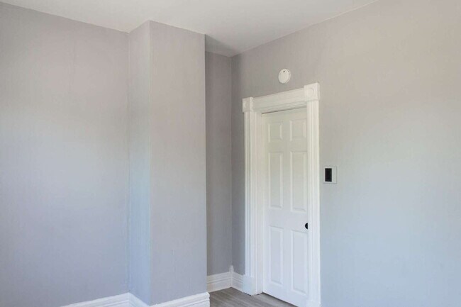 Building Photo - Student Housing Near the University of Dayton – Rent is $750 per bedroom (3 students), total leas...