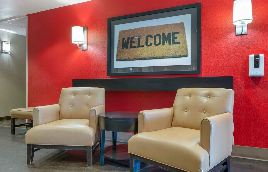 Building Photo - Furnished Studio-Santa Rosa - North