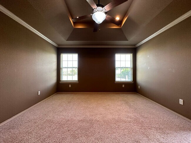 Building Photo - Spacious Elegance: Your Dream 3 Bed, 2 Bath Home with a Cozy Fireplace and 2-Car Garage!