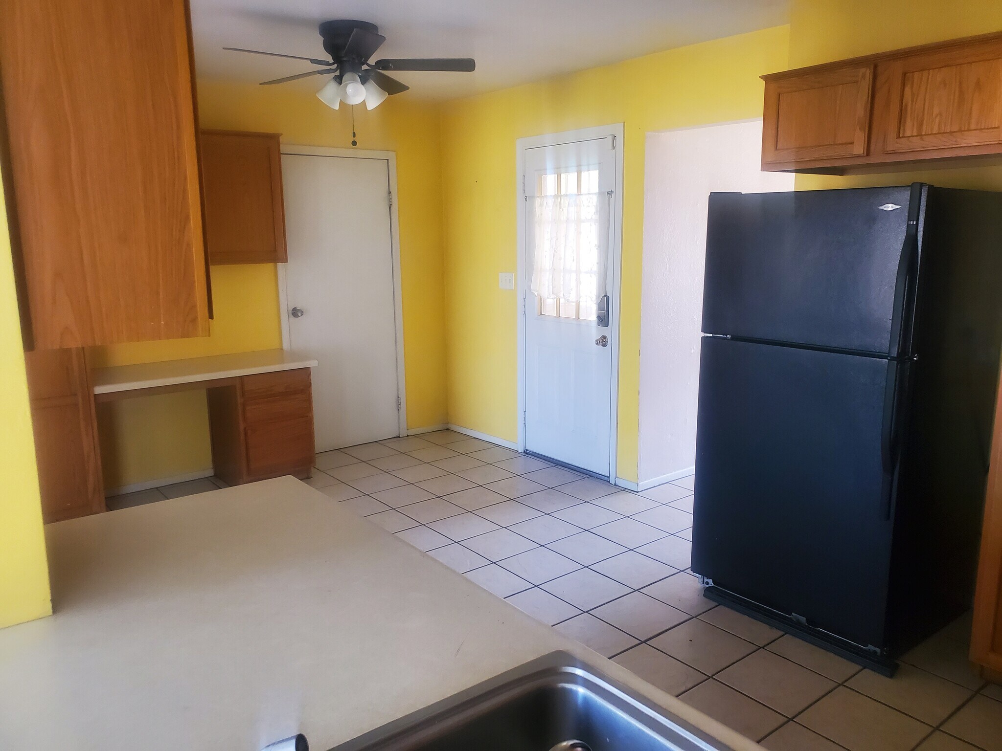 Building Photo - 8822 W Sahuaro Dr