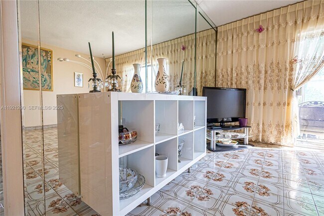 Building Photo - 16790 NE 14th Ave