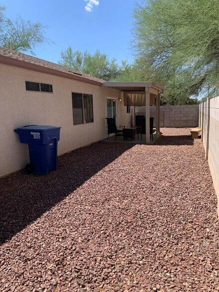 Building Photo - 2868 S Beck Dr