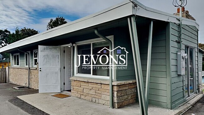 Building Photo - $1,000 Rent Credit if move-in occurs befor...