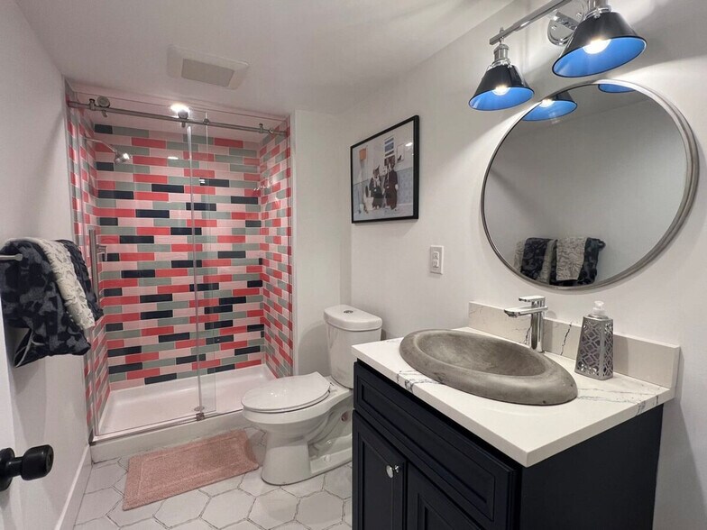 Building Photo - 416 Sepviva St