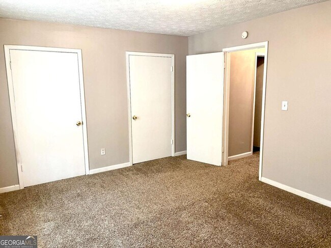 Building Photo - 145 Meadowbrook Ct