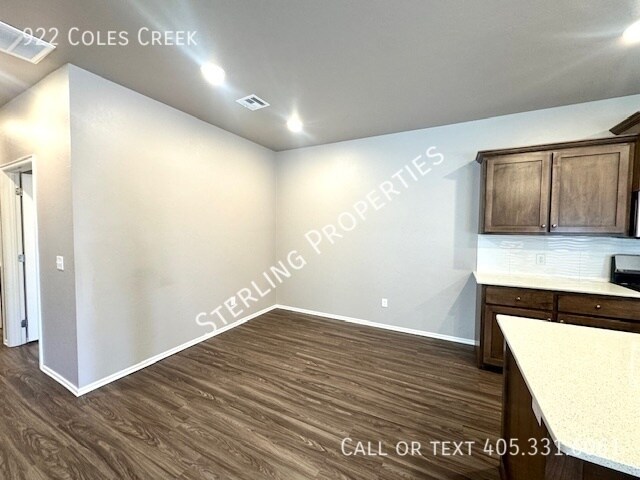 Building Photo - 922 Coles Creek