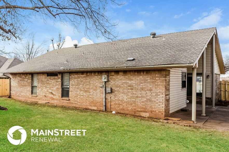 Building Photo - 300 3 Oaks Dr