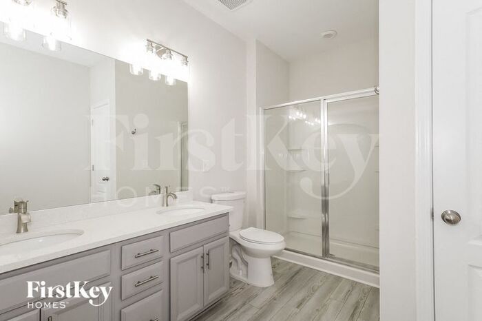 Building Photo - 2641 Kinmere Dr