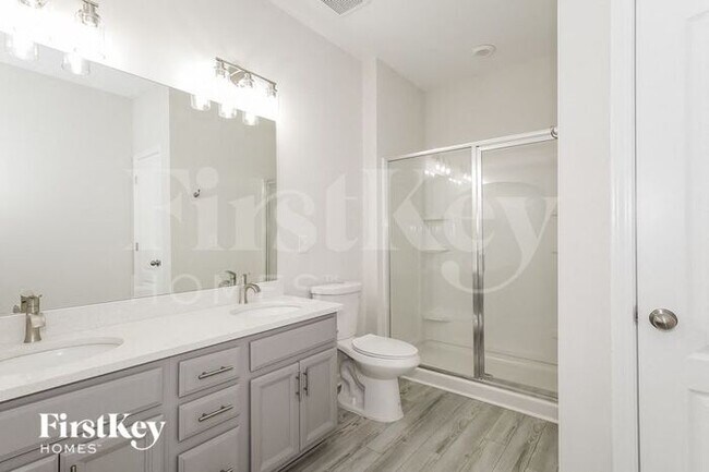 Building Photo - 2641 Kinmere Dr