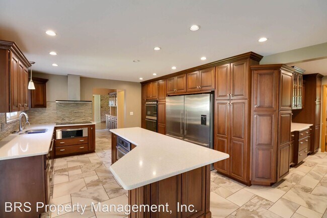 Building Photo - 5 br, 2.5 bath House - 1681 Glen Meadow Lane