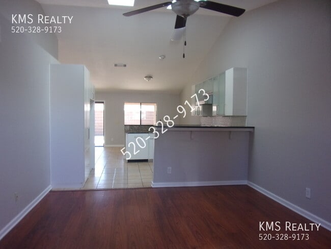 Building Photo - 3 Bedroom 2 Bath- 10048 E Desert Aire Driv...