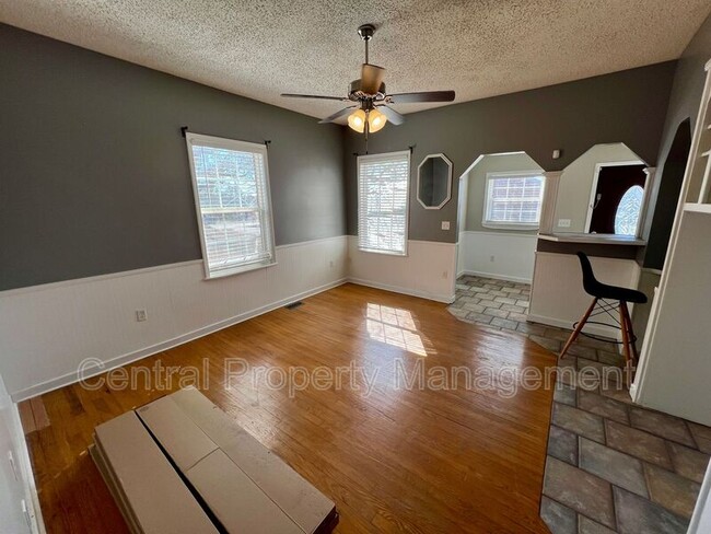 Building Photo - 3 Poplar St