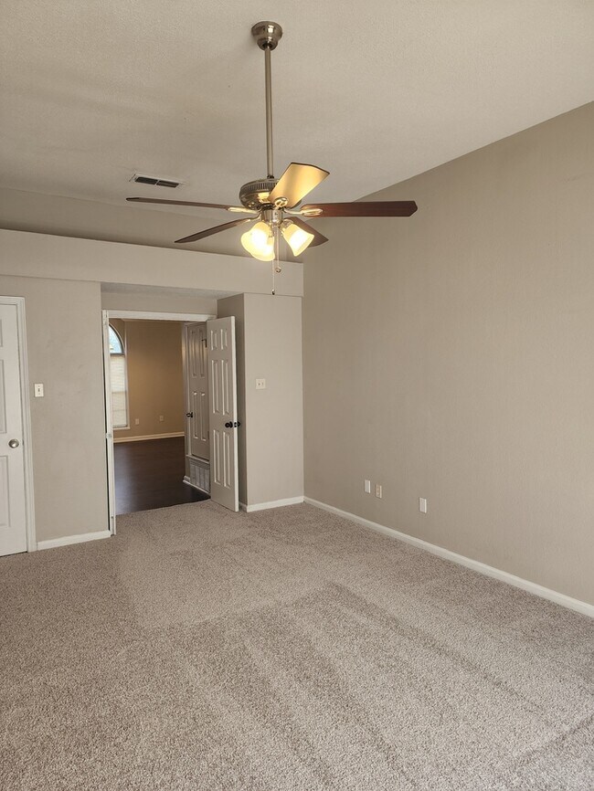 Building Photo - 700 Cross Ridge Ct