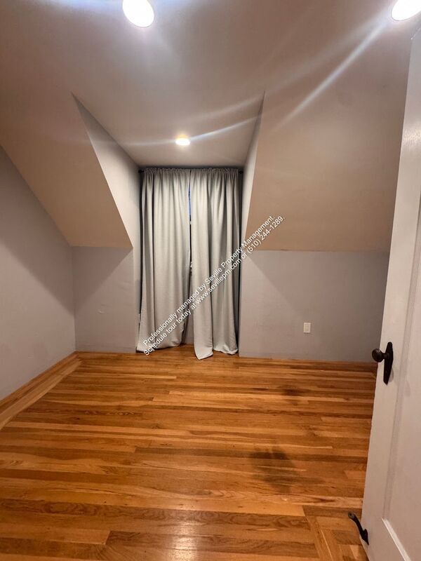 Building Photo - 7850 Crest Ave