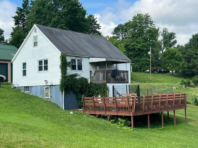 Building Photo - 4 Bedroom House in Westover