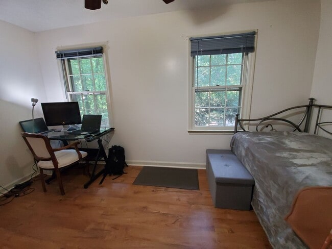 Building Photo - 225 Woodglen Dr