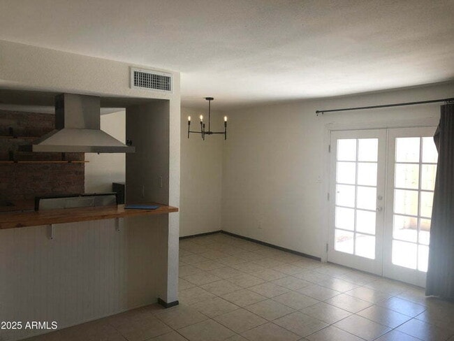 Building Photo - 2 Story Townhouse,  3 Bedroom, 1 Bathroom,...