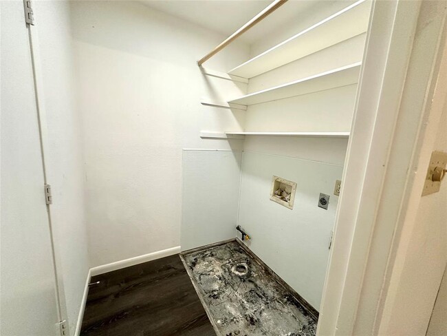 Building Photo - 5808 Nassau Dr