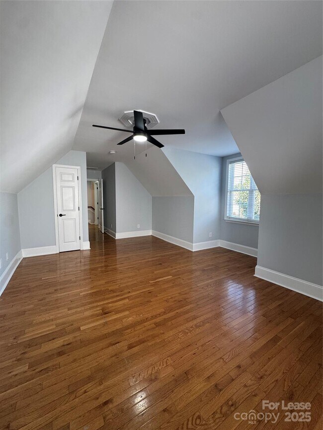 Building Photo - 4533 Cades Cove Dr