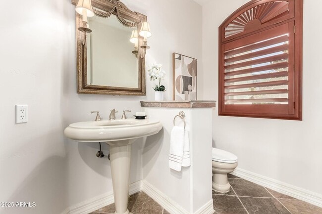 Building Photo - 8614 N 17th Pl